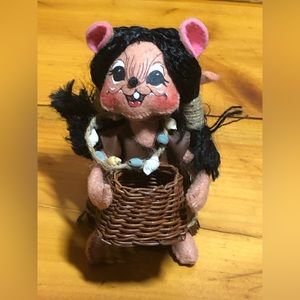 Indian Girl Mouse 2006 Annalee Empty Basket One Tooth Smile Eyes Open Retired